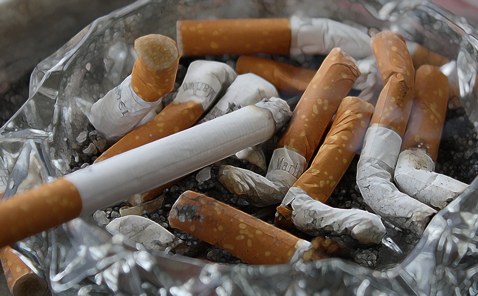 San Francisco raises smoking age to 21